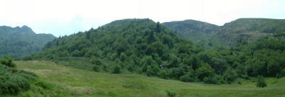 Panoramique avec a gauche le Pic du Han et a droite le Sommet de l'Estagnole