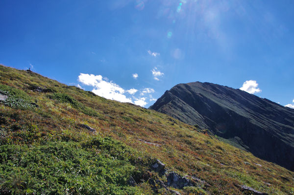 Le cairn sommital du Pic de Sarrasi et la Pique d_Endron