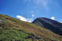 Le cairn sommital du Pic de Sarrasi et la Pique d'Endron