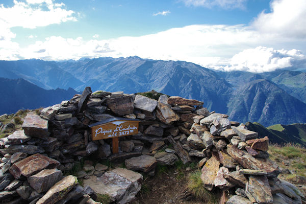 La Pique d_Endron, vue sur les Pics Rouges