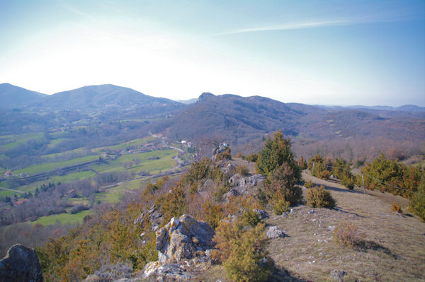 Le Roc de Caralp au fond