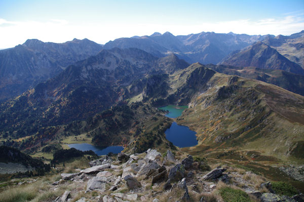 Depuis le Pic de Tarbsou, vue Sud sur les tangs Bleu, Noir et de Rabassoles 