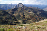 La Dent d'Orlu au dessus du vallon du ruisseau de Coume Grande depuis le Sarrat de Gabensa