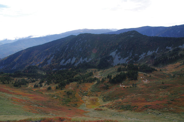 Le Pic de Monpudou au dessus du vallon du ruisseau de la Maure depuis la Crte de Moungou