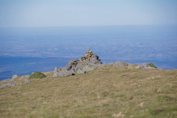 Le cairn sommital du Pech de Therme