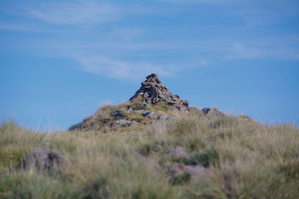 Le cairn sommital de Sarrat de la Pelade