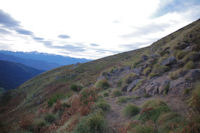 Le chemin  flanc sous le Pech de Therme