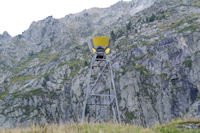 Le pluviomtre au dessus du Refuge des Caussis