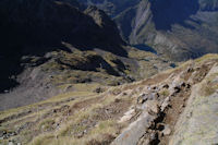 La monte vers le Col de Faustin au dessus du Vallon des Estagnous