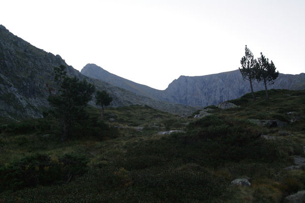 Le Mont Valier est en vue en arrivant vers le Refuge des Caussis