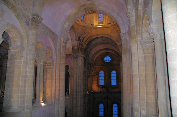 La partir suprieure de la nef de l_Abbaye Ste Foy