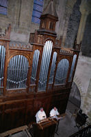 Frere Jean Daniel et Frere Evermode en concert nocturne dans l'Abbaye Ste Foy