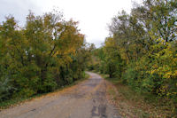 Chemin aux couleurs d'automne vers Bramaloup