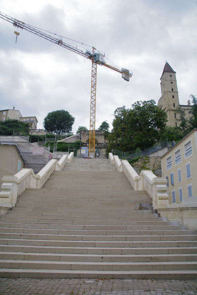 En bas des 370 marches de l_Escalier Monumental 