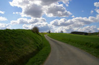 Le chemin remontant vers Lapeyrie