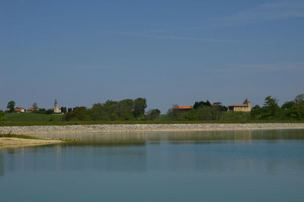 Vue du barrage de la Gimone, de Lunax et de Ducos depuis Marc