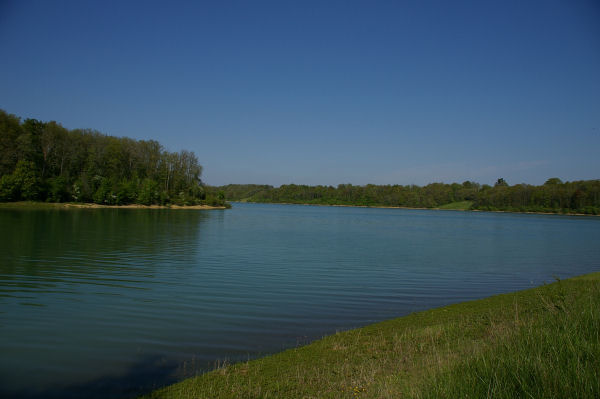 Vue du lac depuis l'anse du ruisseau de Luchon