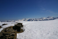 Les ruines au Col des Taons de Bacanere