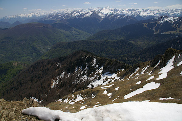 Les pentes Est du Pic de Cagire et la valle du Ger