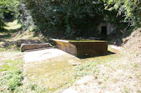 Un lavoir prs de Perron