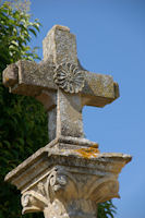 La Croix pres de l'eglise de Perron