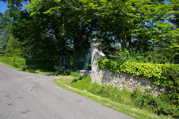 L_entre du Chteau de la Nine