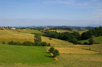 Le vallon du ruisseau d'Estansan depuis la D48