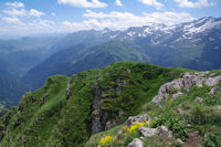 Vue Sud Est du Pic de Cecire, on appercoit l'Aneto