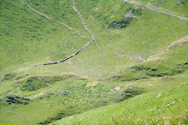 Des parc  moutons au dessus des granges d_Espone