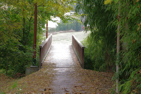 Le pont sur l_Aussonnelle en bas de Cornebarrieu