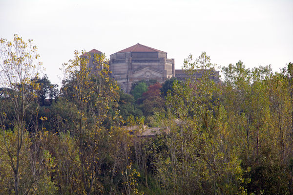 La basilique Ste Germaine de Pibrac depuis la D37