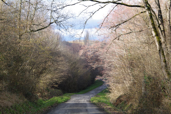 La route vers le lac sur le ruisseau de Tabernole