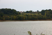 Minjoulet depuis les bords du lac de Ste Foy de Peyrolieres