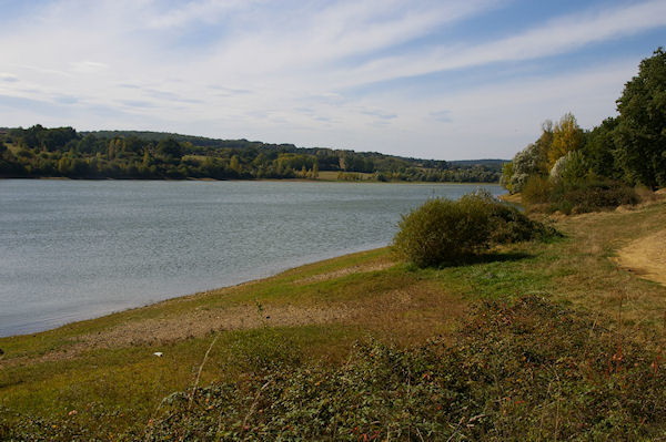 Le lac de Ste Foy de Peyrolires