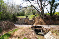 Un siphon pour passer le goudron