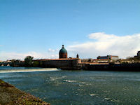 L'Hospice de La Grave depuis les berges Garonne rive droite