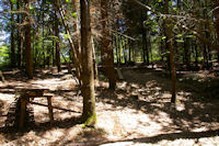 Des installations VTT en descendant dans le vallon du ruisseau Rels