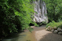 La muraille calcaire  l_entre des gorges de la Save