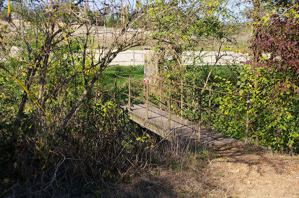 Le petit pont sur le ruisseau de Simoure