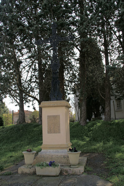 Une croix anonyme  Pouy de Touges