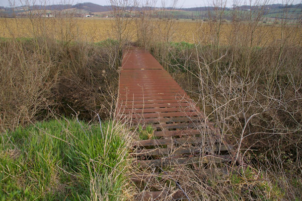 Un pont scabreux sur le Touch