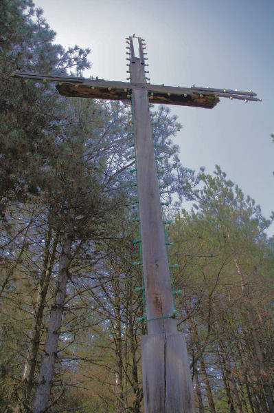 Une croix qui doit tre visible depuis Montrjeau ou Labarthe Rivire