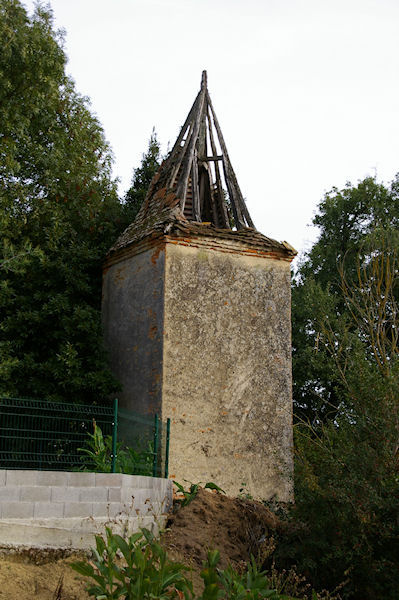 Une tour bien mal en point � St Thomas