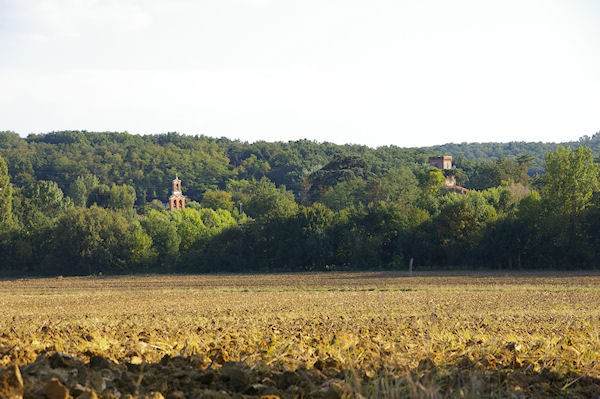 L'glise et le chteau de Bonrepos sur Aussonnelle