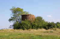 Un moulin en ruine au dessus de Lagoutte