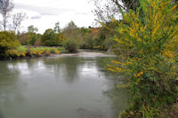 Lea Garonne en face de Jaunac