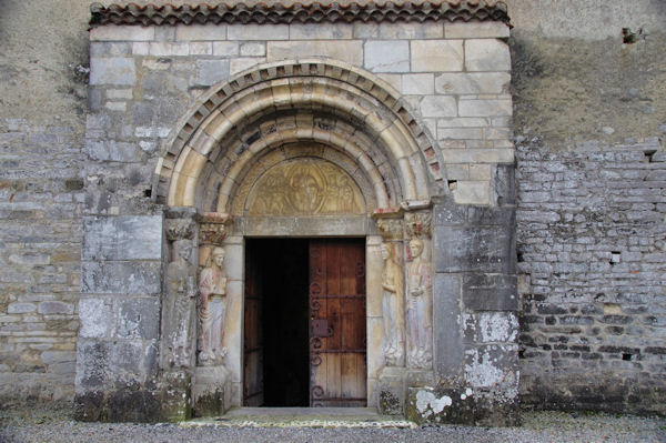 Le tympan de la basilique St Just de Valcabrre