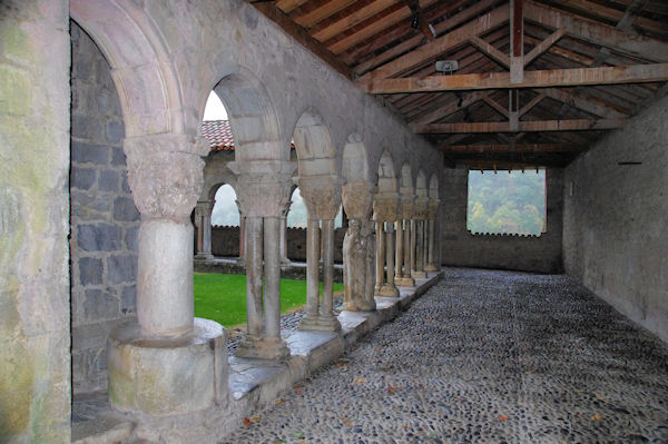 Le cloitre de la cathdrale St Bertrand de Comminges