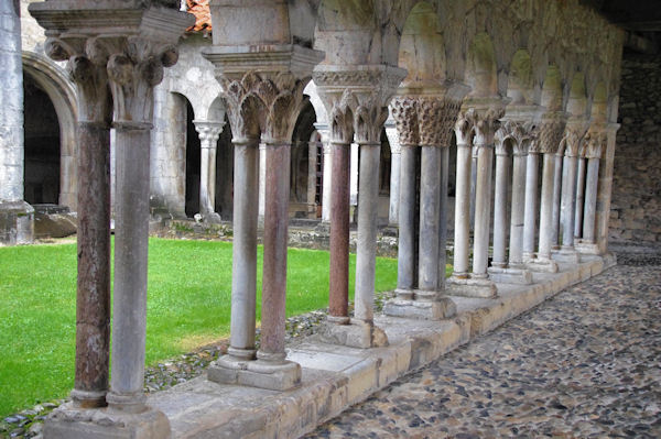 Le cloitre de la cathdrale St Bertrand de Comminges