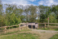 La passerelle sur le Chemin des Coteaux de Pech David